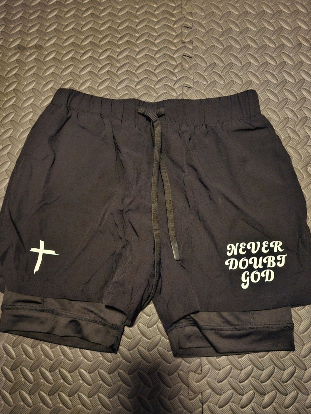 Source Unknown Black Men's Athletic Shorts with White Graphic